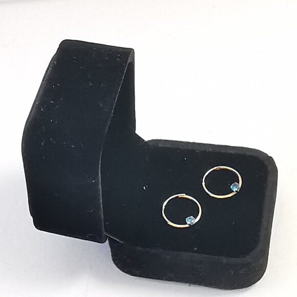 10 Kt Gold 'keeper' hoop Earrings with Blue Topaz stones - Picture 8 of 8